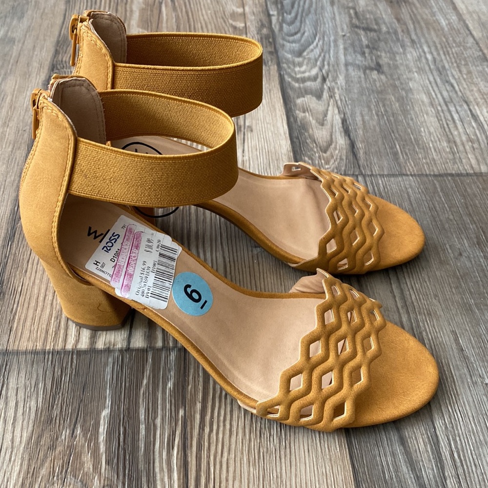 White Mountain Mustard Yellow Sandals - Picture 4 of 6